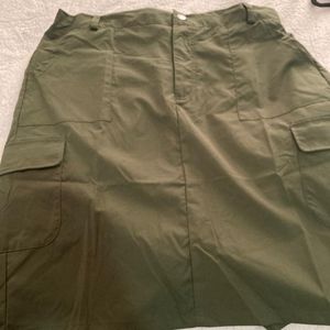 Forest green mid skirt